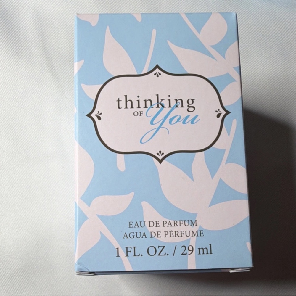 Mary Kay Thinking of You Eau de Parfum - Blue and White